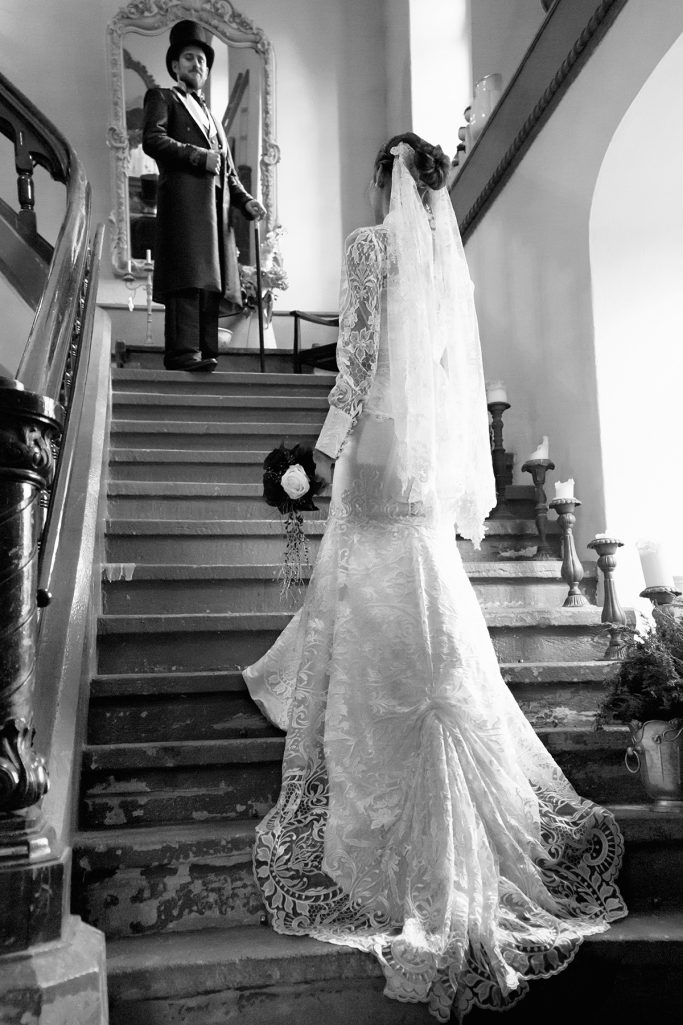 Maßgeschneiderte Brautkleider und Hochzeitsanzüge nach Maß
