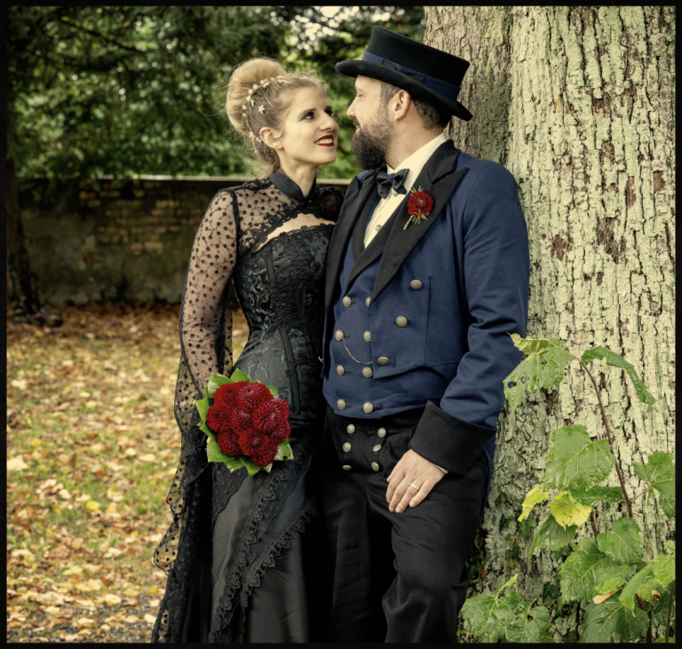 Eine unkonventionelle Hochzeit, fernab vom Gewöhnlichen, wird euch und euren Gästen unvergesslich bleiben. Ihr liebt Gothic, Fantasy oder Steampunk, seid Freigeister und geht bewusst eigene Wege.